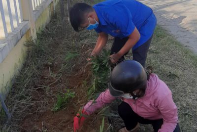 Ra quân dọn vệ sinh, chăm sóc công trình thanh niên  “Mừng Đảng, mừng xuân Nhâm Dần năm 2022”